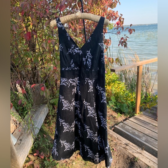 Romantic Embroidered Linen Midi Dress - Picture 3 of 9